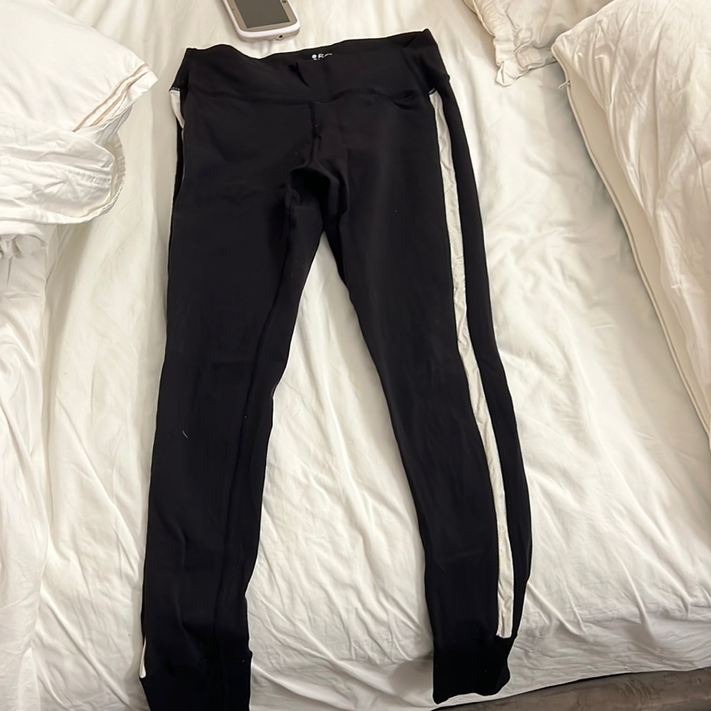 Splits 59 black leggings with white stripe on both sides. Size L